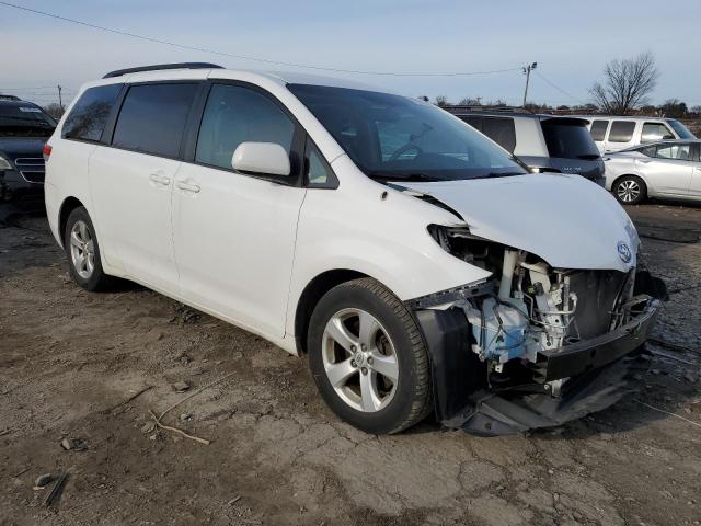 5TDKK3DC0DS347131 - 2013 TOYOTA SIENNA LE WHITE photo 4