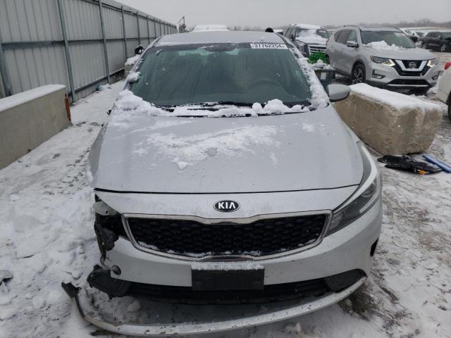 3KPFL4A71HE133292 - 2017 KIA FORTE LX SILVER photo 5