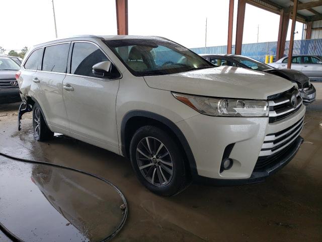 5TDKZRFH8JS539996 - 2018 TOYOTA HIGHLANDER SE WHITE photo 4