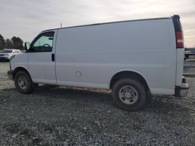 1GCGG25U071121200 - 2007 CHEVROLET EXPRESS G2 WHITE photo 2