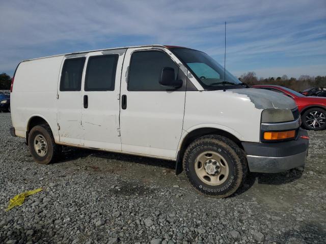 1GCGG25U071121200 - 2007 CHEVROLET EXPRESS G2 WHITE photo 4