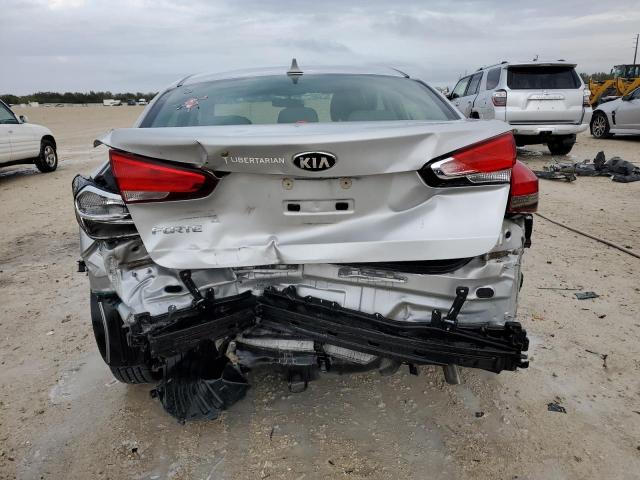 3KPFK4A77JE260072 - 2018 KIA FORTE LX SILVER photo 6