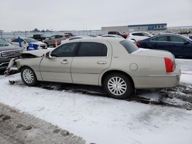 1LNHM81W24Y677417 - 2004 LINCOLN TOWN CAR EXECUTIVE Золотой фото 2