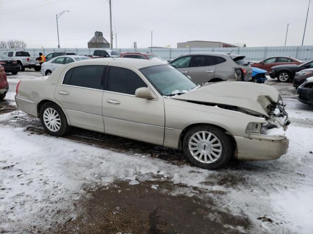 1LNHM81W24Y677417 - 2004 LINCOLN TOWN CAR EXECUTIVE Золотой фото 4