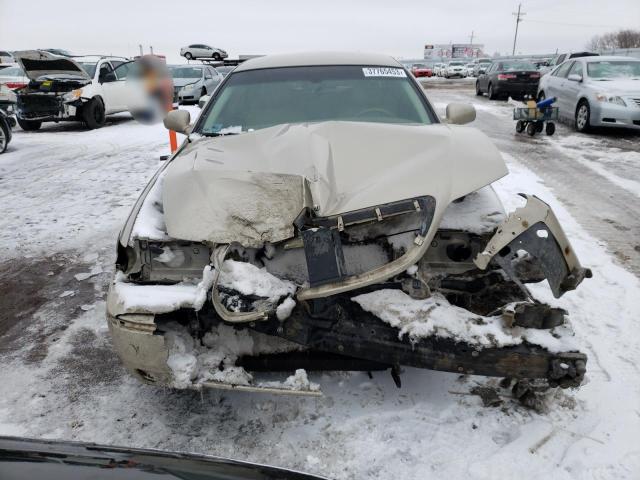 1LNHM81W24Y677417 - 2004 LINCOLN TOWN CAR EXECUTIVE Золотой фото 5