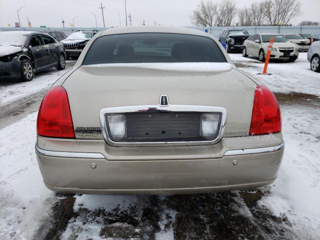 1LNHM81W24Y677417 - 2004 LINCOLN TOWN CAR EXECUTIVE Золотой фото 6