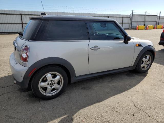 WMWSU3C58BT097405 - 2011 MINI COOPER SILVER photo 3