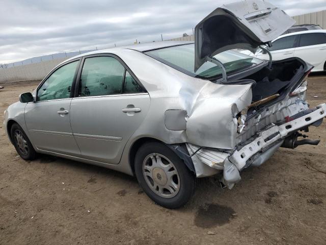 4T1BE32K42U068366 - 2002 TOYOTA CAMRY LE SILVER photo 2