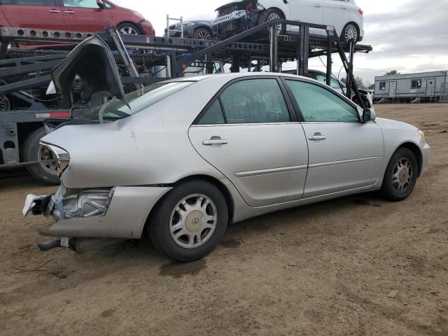 4T1BE32K42U068366 - 2002 TOYOTA CAMRY LE SILVER photo 3