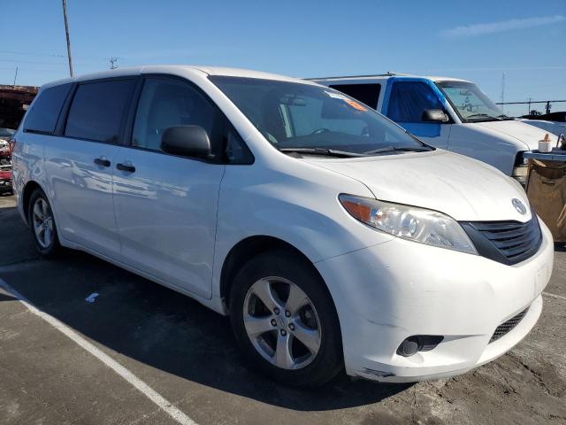 5TDZK3DC8GS724498 - 2016 TOYOTA SIENNA WHITE photo 4