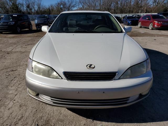 JT8BF22G2V0043709 - 1997 LEXUS ES 300 WHITE photo 5