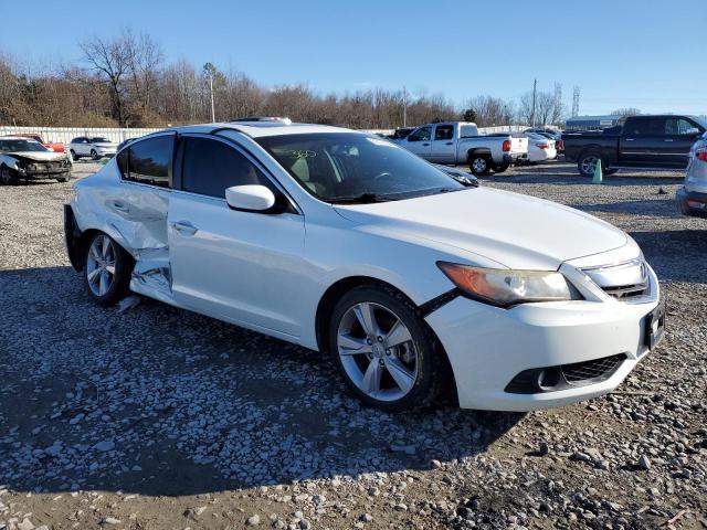 19VDE1F52DE009137 - 2013 ACURA ILX 20 PREMIUM WHITE photo 4