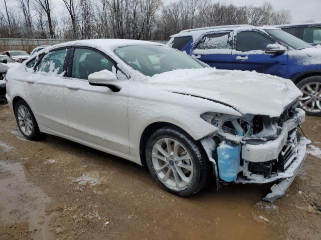 3FA6P0HD8LR250514 - 2020 FORD FUSION SE WHITE photo 4