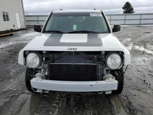 1C4NJPBA0HD132097 - 2017 JEEP PATRIOT SPORT WHITE photo 5