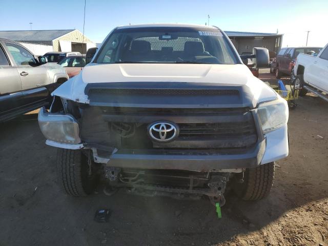 5TFCW5F12EX017213 - 2014 TOYOTA TUNDRA DOUBLE CAB SR/SR5 WHITE photo 5