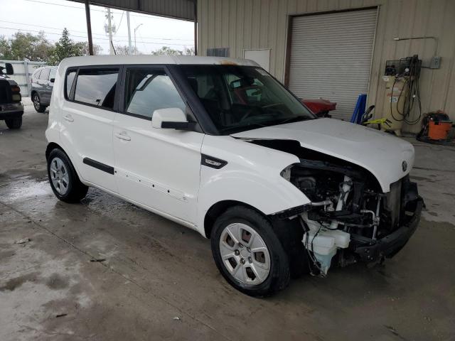 KNDJT2A52D7759229 - 2013 KIA SOUL WHITE photo 4