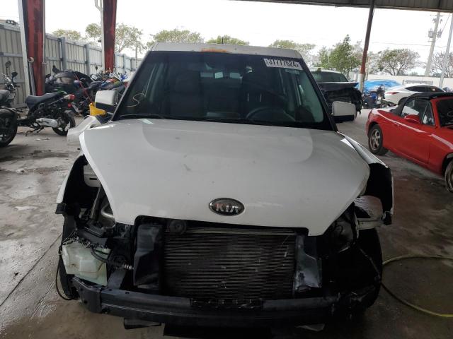 KNDJT2A52D7759229 - 2013 KIA SOUL WHITE photo 5