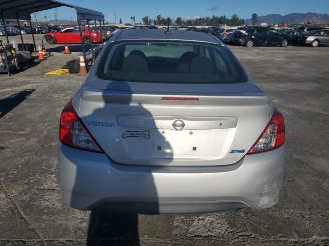 3N1CN7AP2FL946831 - 2015 NISSAN VERSA S SILVER photo 6