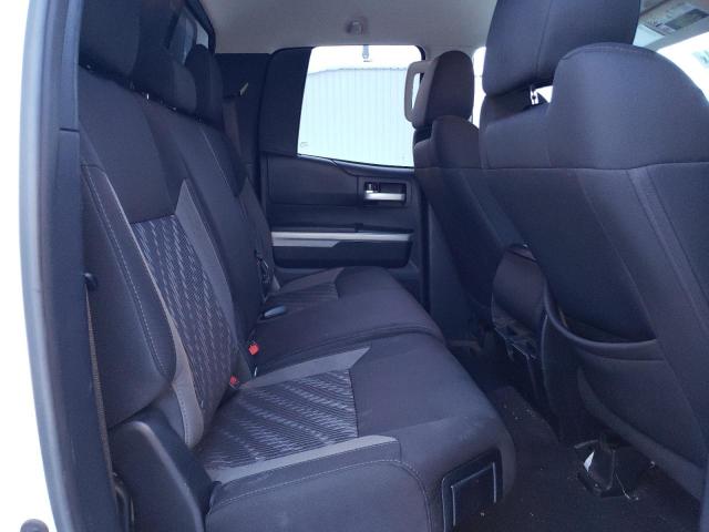 5TFUY5F13JX747138 - 2018 TOYOTA TUNDRA DOUBLE CAB SR/SR5 WHITE photo 10