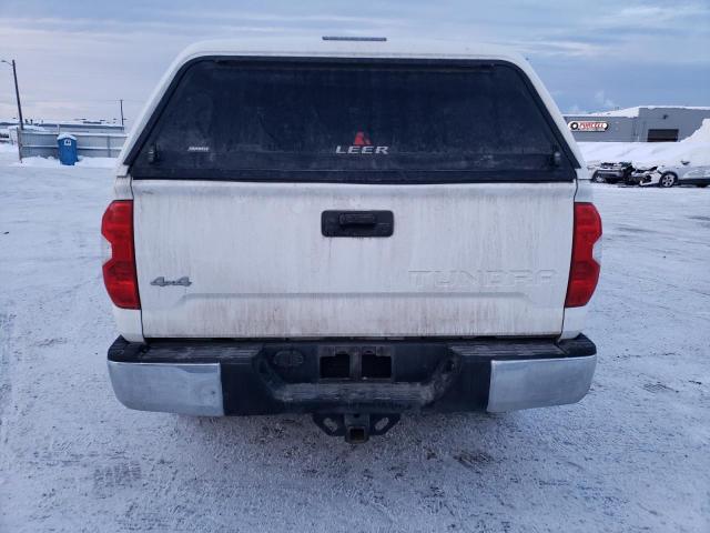 5TFUY5F13JX747138 - 2018 TOYOTA TUNDRA DOUBLE CAB SR/SR5 WHITE photo 6