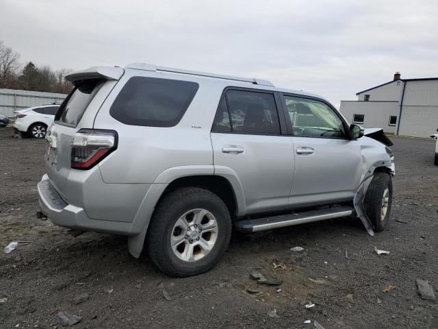 JTEBU5JR6H5476979 - 2017 TOYOTA 4RUNNER SR5/SR5 PREMIUM 银色 照片 3