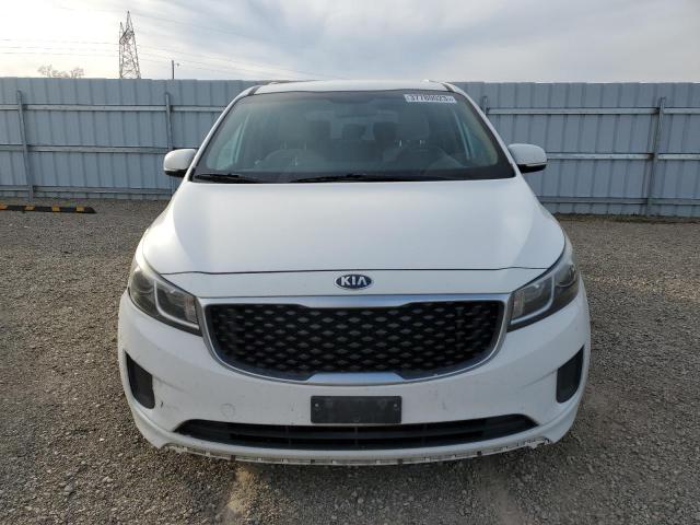 KNDMB5C15G6092923 - 2016 KIA SEDONA LX WHITE photo 5