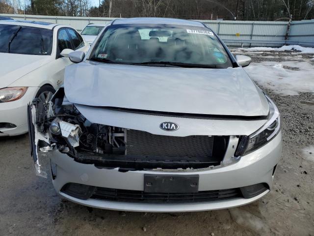 KNAFK5A88J5773418 - 2018 KIA FORTE LX SILVER photo 5