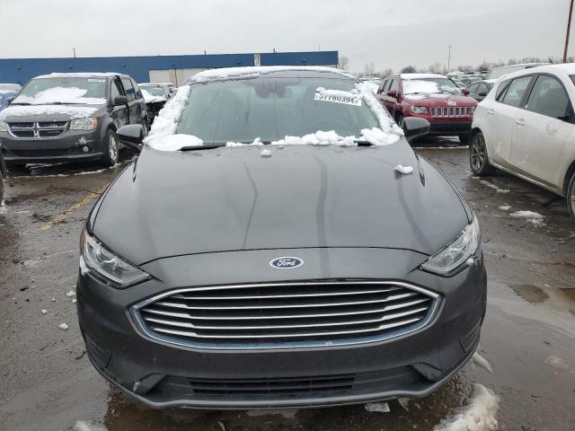 3FA6P0T92LR180043 - 2020 FORD FUSION SE GRAY photo 5