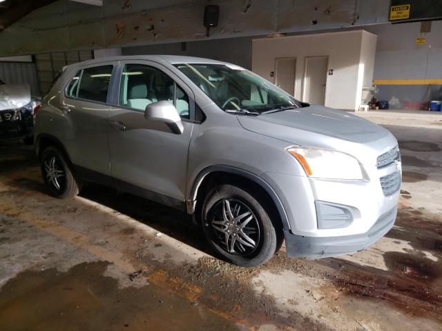 KL7CJKSB6FB120464 - 2015 CHEVROLET TRAX LS SILVER photo 4