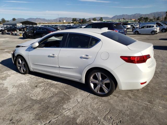 19VDE1F79DE007807 - 2013 ACURA ILX 20 TECH WHITE photo 2