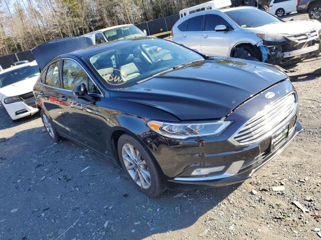 3FA6P0HD6HR348805 - 2017 FORD FUSION SE BLACK photo 4