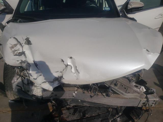 5TDKKRFH6GS127864 - 2016 TOYOTA HIGHLANDER XLE WHITE photo 11