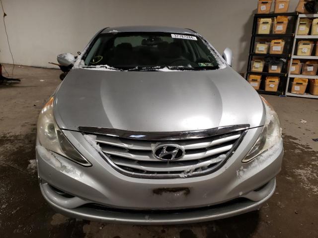 5NPEB4AC8CH415428 - 2012 HYUNDAI SONATA GLS SILVER photo 5