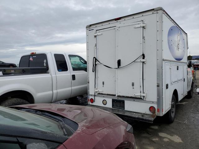 1GBHG31U561145740 - 2006 CHEVROLET EXPRESS G3 WHITE photo 3