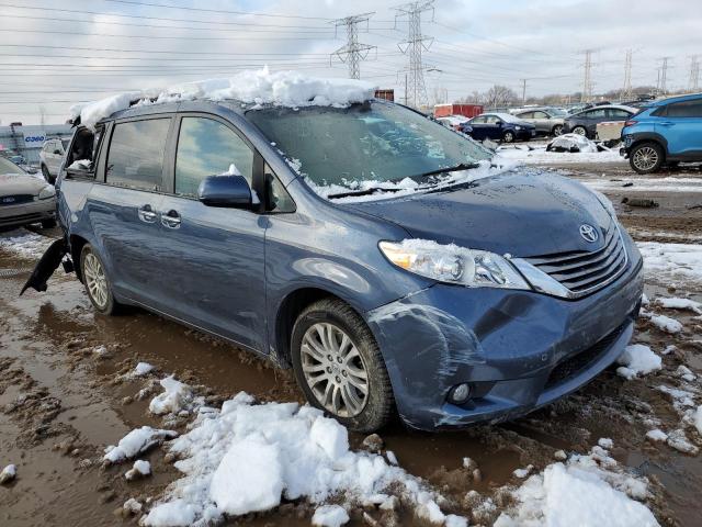 5TDYZ3DC7HS835228 - 2017 TOYOTA SIENNA XLE BLUE photo 4