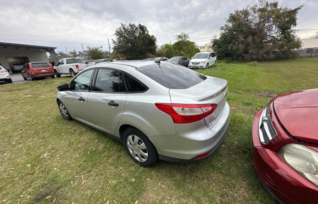 1FAHP3E21CL384549 - 2012 FORD FOCUS S SILVER photo 3