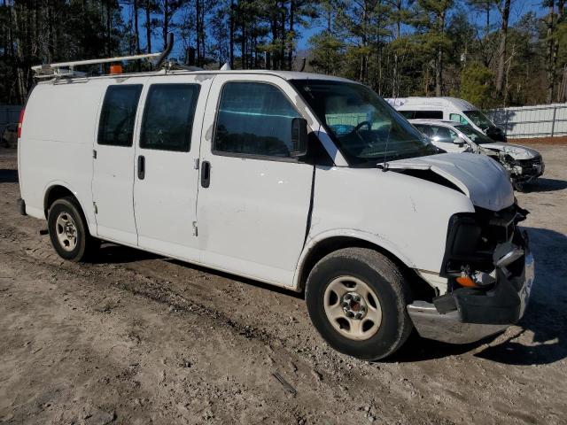 1GCFG15X681227121 - 2008 CHEVROLET EXPRESS G1 WHITE photo 4