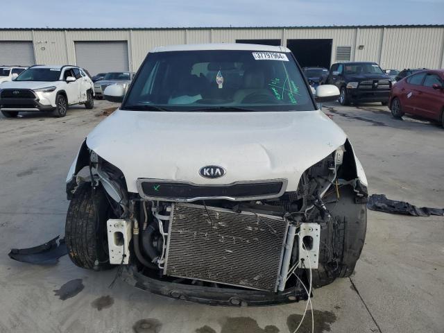 KNDJP3A56F7117822 - 2015 KIA SOUL + WHITE photo 5