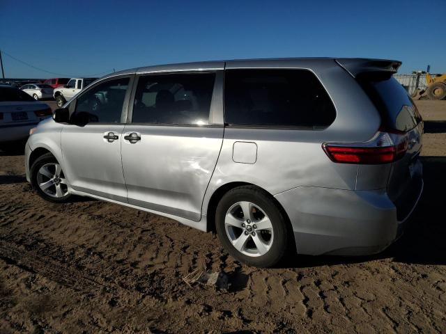 5TDZZ3DC1JS948330 - 2018 TOYOTA SIENNA L SILVER photo 2