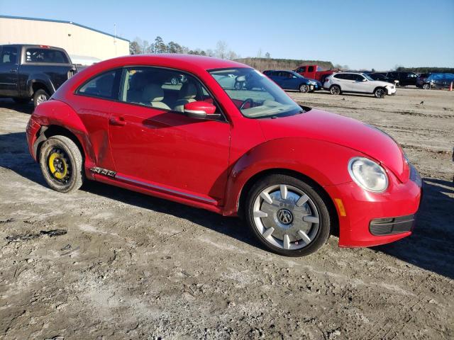 3VWJP7AT9CM659601 - 2012 VOLKSWAGEN BEETLE RED photo 4