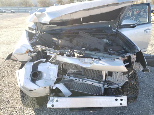 JTEBU5JR3J5587138 - 2018 TOYOTA 4RUNNER SR5/SR5 PREMIUM 银色 照片 11
