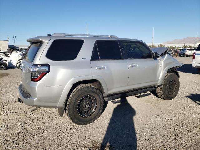JTEBU5JR3J5587138 - 2018 TOYOTA 4RUNNER SR5/SR5 PREMIUM 银色 照片 3