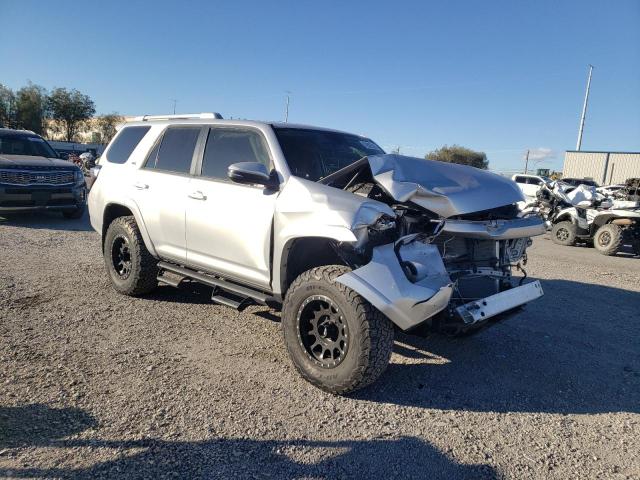 JTEBU5JR3J5587138 - 2018 TOYOTA 4RUNNER SR5/SR5 PREMIUM 银色 照片 4