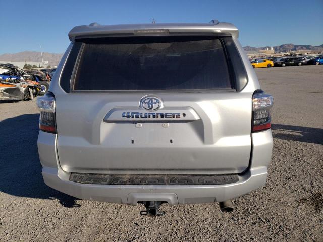 JTEBU5JR3J5587138 - 2018 TOYOTA 4RUNNER SR5/SR5 PREMIUM 银色 照片 6