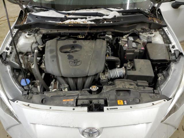 3MYDLBYV1KY522909 - 2019 TOYOTA YARIS L SILVER photo 11