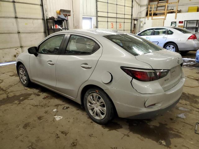 3MYDLBYV1KY522909 - 2019 TOYOTA YARIS L SILVER photo 2