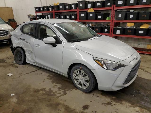 3MYDLBYV1KY522909 - 2019 TOYOTA YARIS L SILVER photo 4