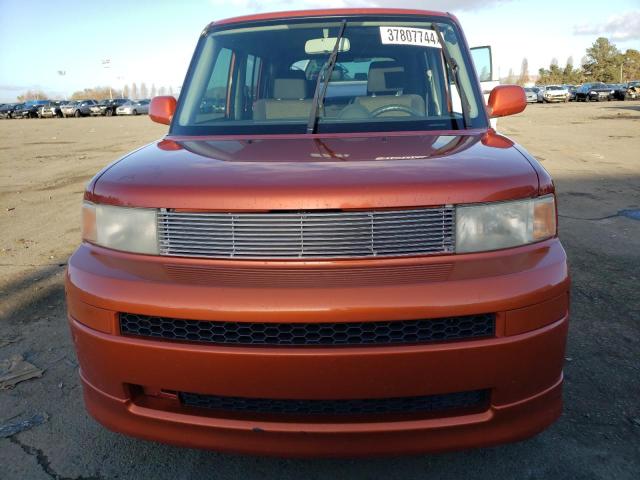 JTLKT324840161305 - 2004 TOYOTA SCION XB ORANGE photo 5