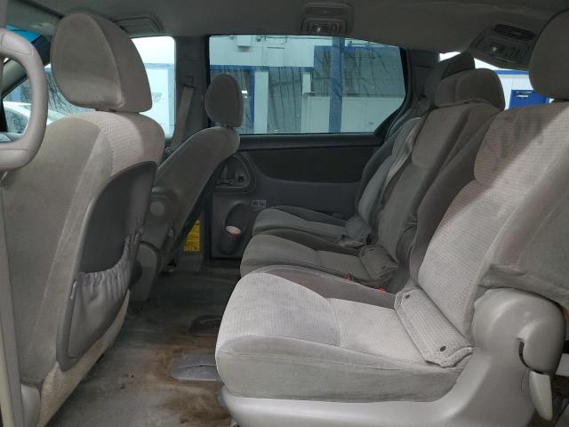 5TDZK23C58S147023 - 2008 TOYOTA SIENNA CE GRAY photo 11