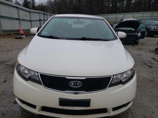 KNAFU4A29A5843492 - 2010 KIA FORTE EX WHITE photo 5